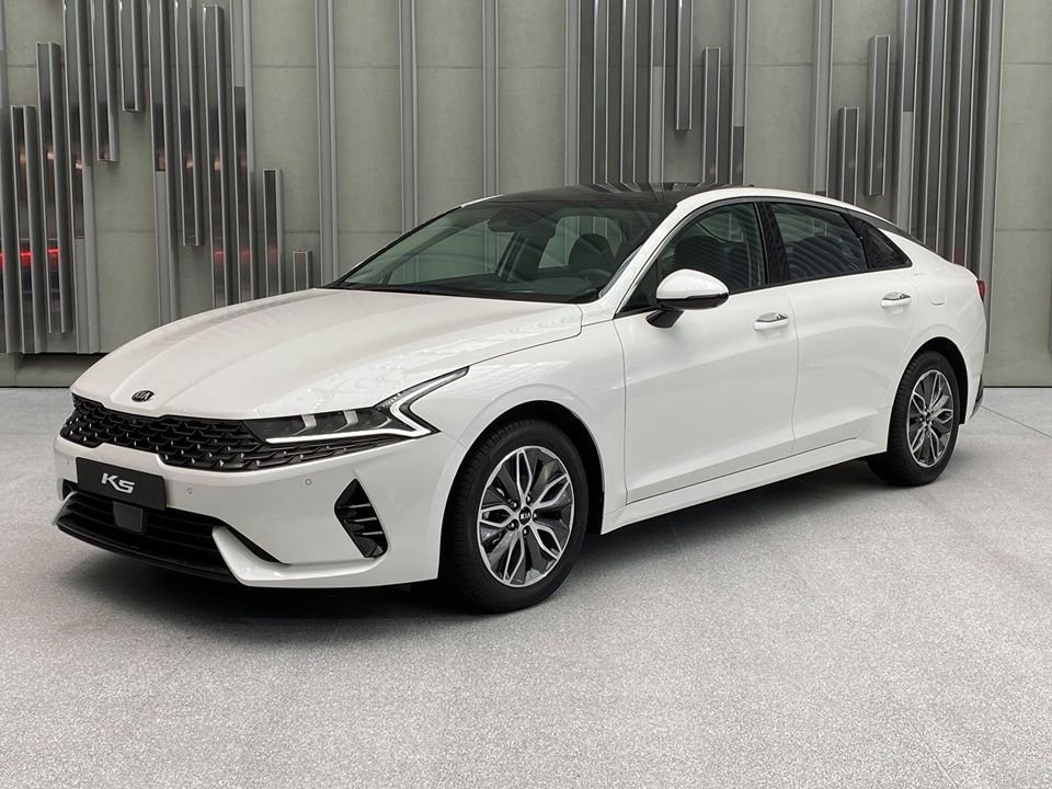 Kia K5 đẩy mạnh ưu đãi, quyết tâm 'đánh bại  Toyota Camry