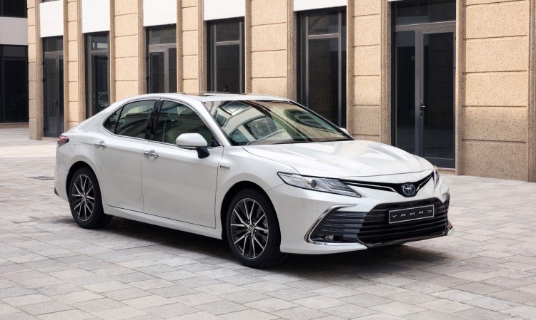 Kia K5 đẩy mạnh ưu đãi, quyết tâm 'đánh bại  Toyota Camry