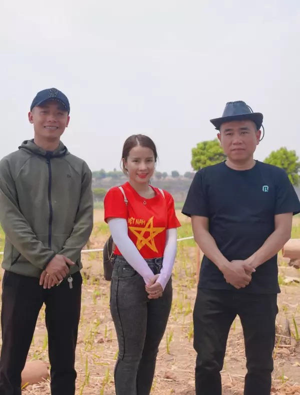 Bất ngờ với thực đơn team Quang Linh Vlogs thiết đãi bà Nhân 