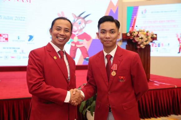 Phan Hiển đã có những dòng nhắn gửi đến Chí Anh trong dịp sinh nhật (Ảnh: Internet) Phan Hiển đã có những dòng nhắn gửi đến Chí Anh trong dịp sinh nhật (Ảnh: Internet)