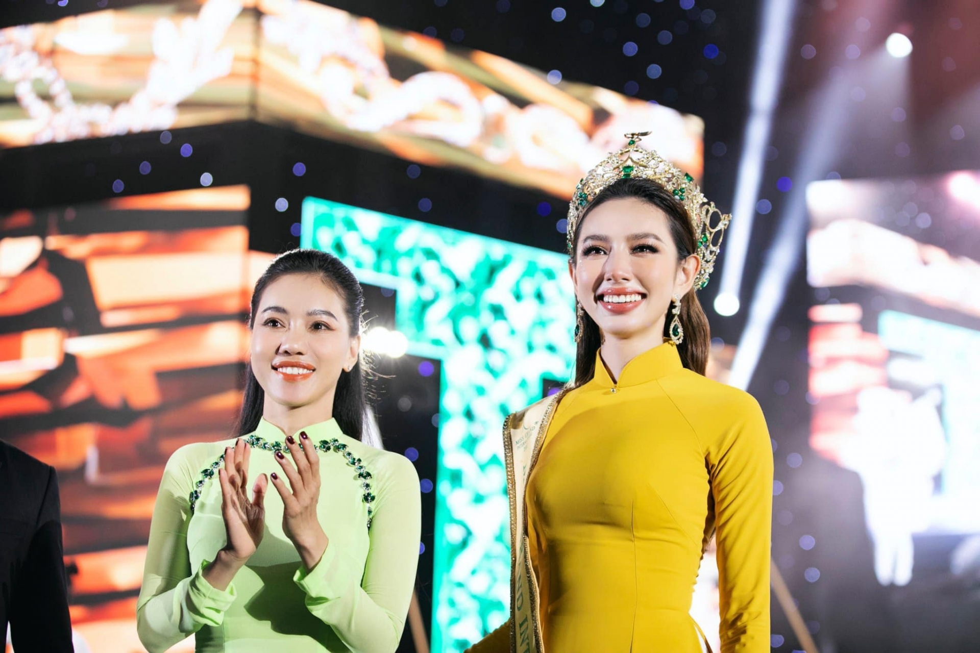 Bà Kim Dung cùng Miss Grand International 2021 (Ảnh: FBNV)