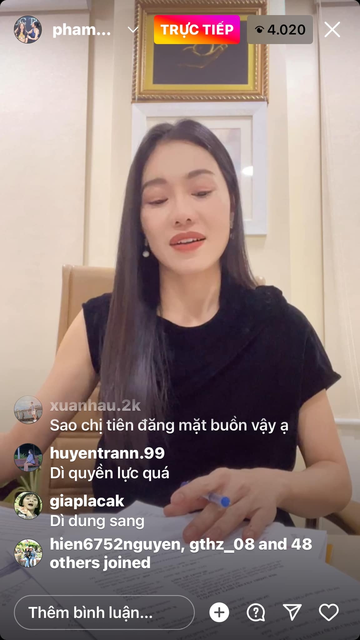 'Bà trùm Hoa hậu' Phạm Kim Dung trên sóng livestream (Ảnh: Chụp màn hình)