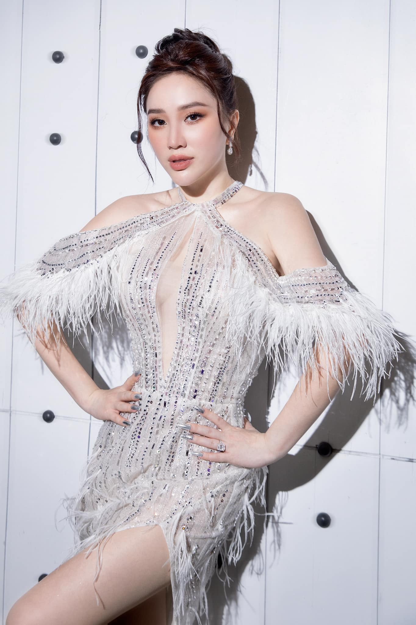 Bảo Thy được khen ngợi sở hữu vẻ ngoài rạng rỡ, vóc dáng chuẩn dù làm mẹ bà mẹ 1 con (Ảnh: FBNV)