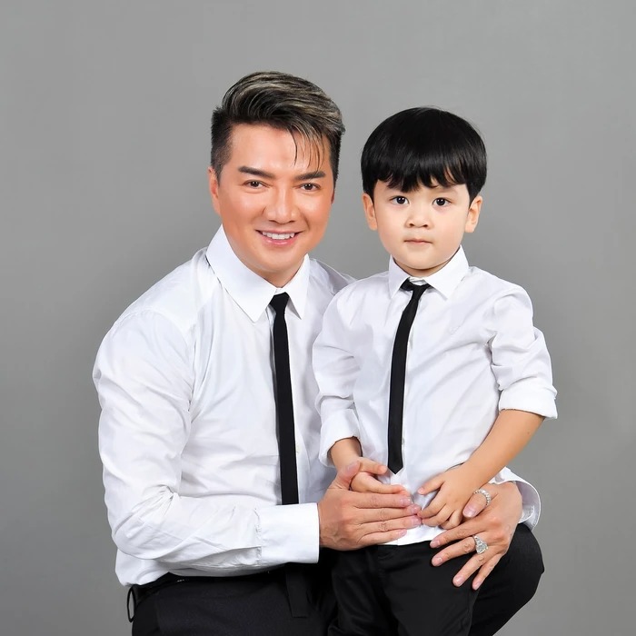 Đàm Vĩnh Hưng và con trai (Ảnh: FBNV) Đàm Vĩnh Hưng và con trai (Ảnh: FBNV)