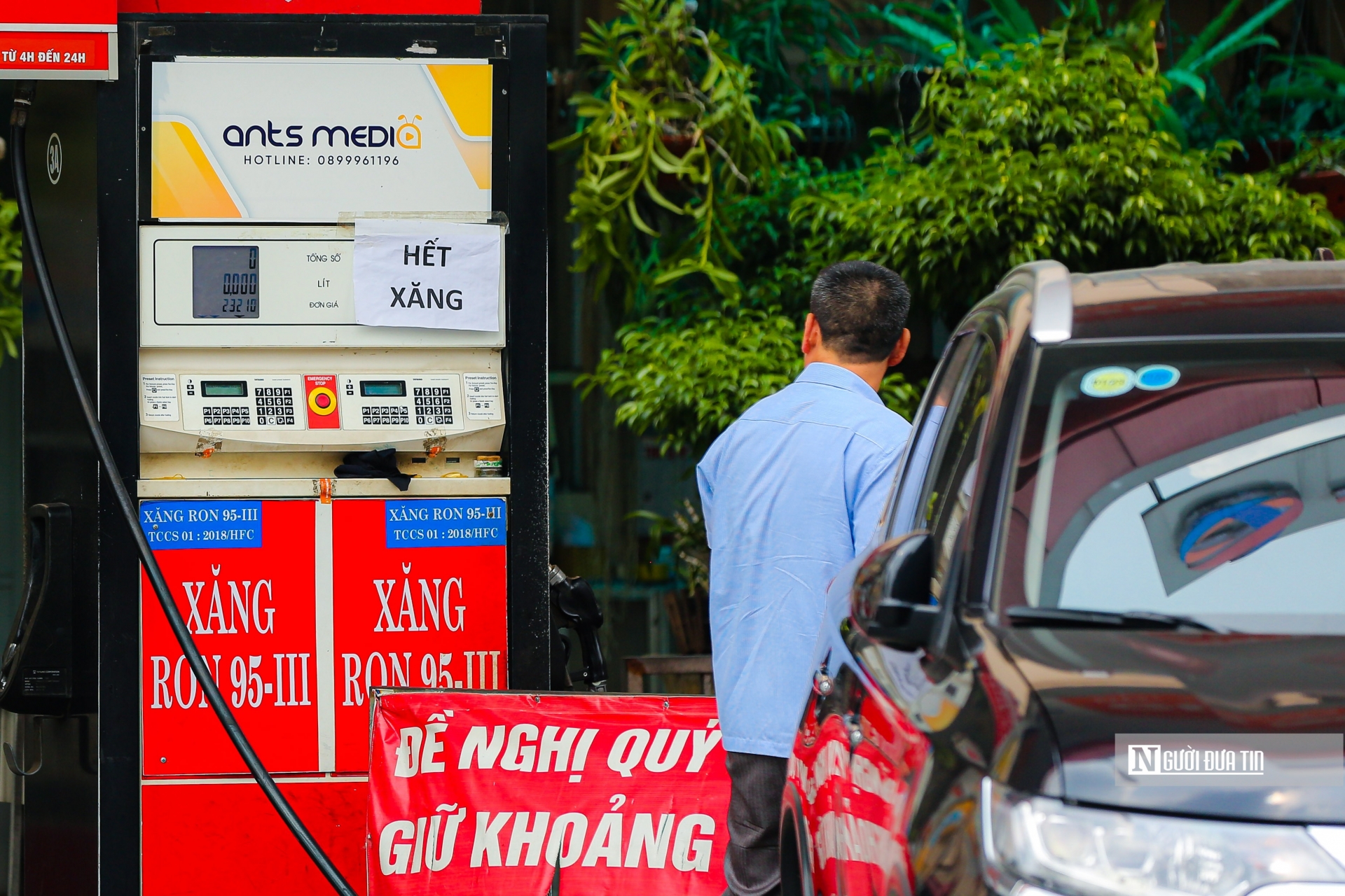 Tình hình thiếu xăng dầu, bán cầm chừng vẫn diễn ra tại Tp.HCM và Hà Nội (Ảnh: Hữu Thắng).