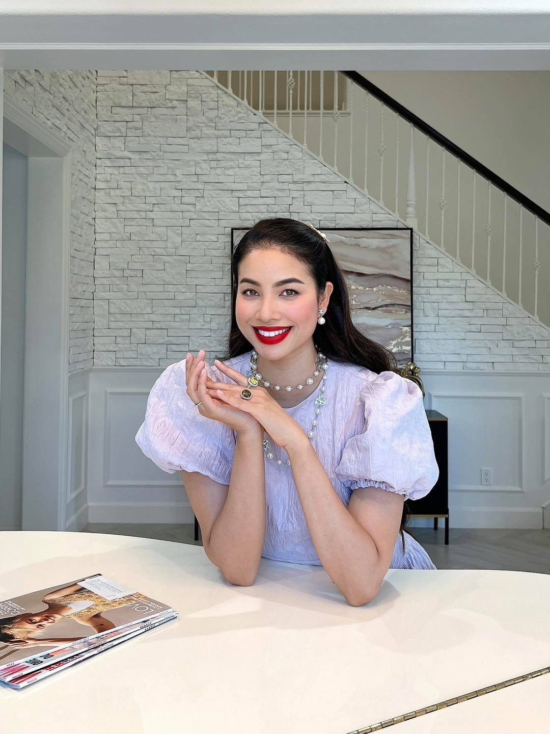 Dù ở ẩn nhưng 'nhất cử nhất động' của Phạm Hương luôn nhận được sự quan tâm lớn từ phía công chúng (Ảnh: FBNV)