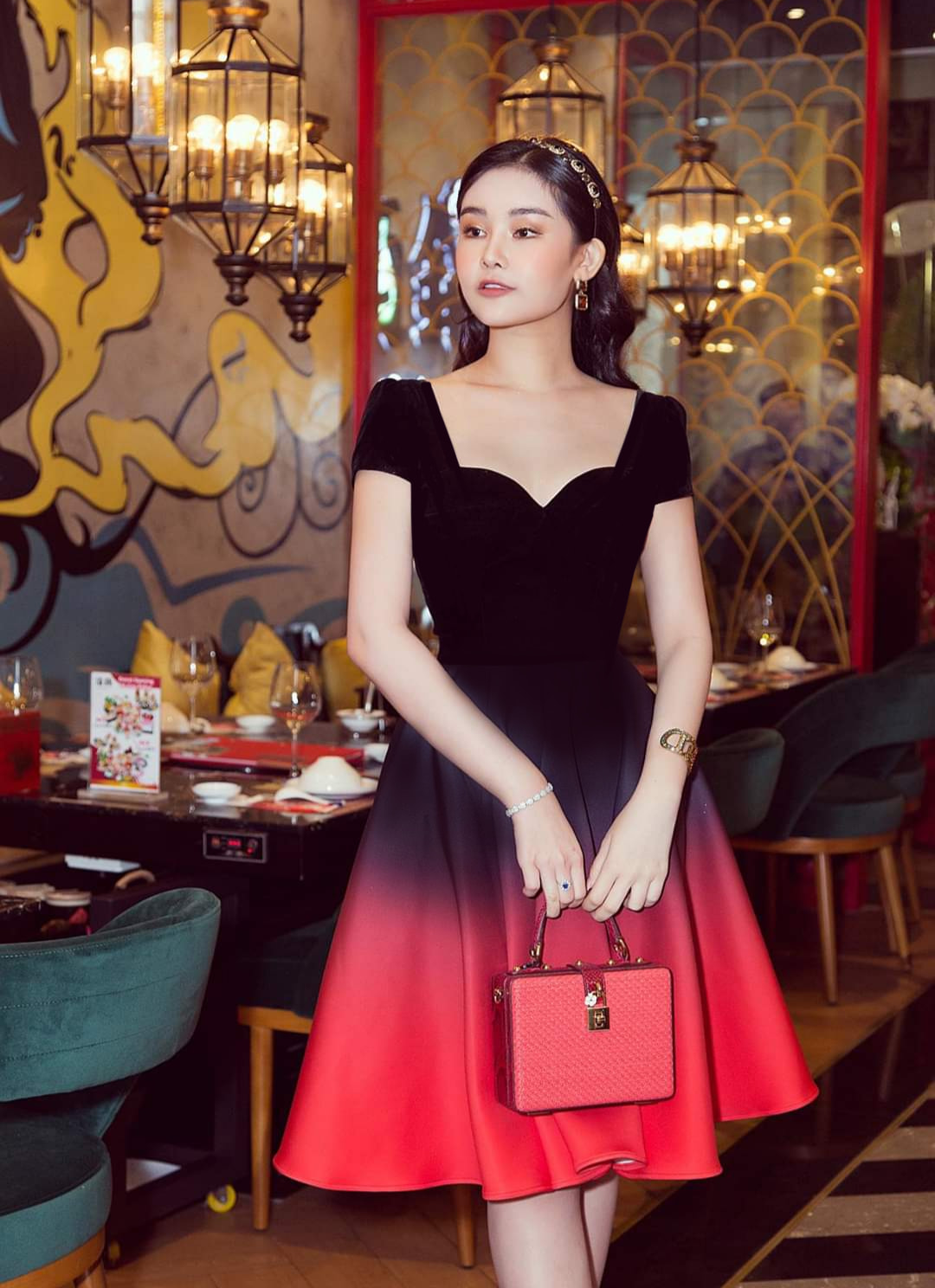 3 Hoa hậu là Giảng viên: Lương Thùy Linh vừa tốt nghiệp đã được tin tưởng, Ngân Anh gây chú ý mạnh - Ảnh 4 3 Hoa hậu là Giảng viên: Lương Thùy Linh vừa tốt nghiệp đã được tin tưởng, Ngân Anh gây chú ý mạnh - Ảnh 4