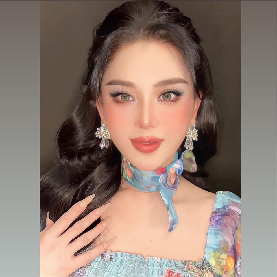 Lâm Khánh Chi cho rằng, việc đi phẫu thuật dây thanh quản sẽ ảnh hưởng lớn đến giọng hát (Ảnh: FBNV)