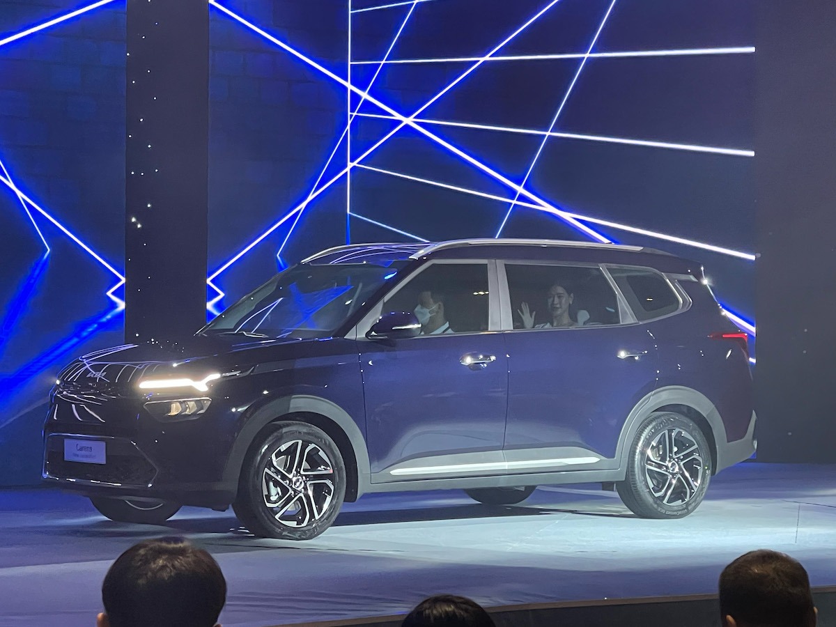 Kia Carens 2023 giá cao, Mitsubishi Xpander - Toyota Veloz Cross không lo bị chiếm thị phần  - Ảnh 3