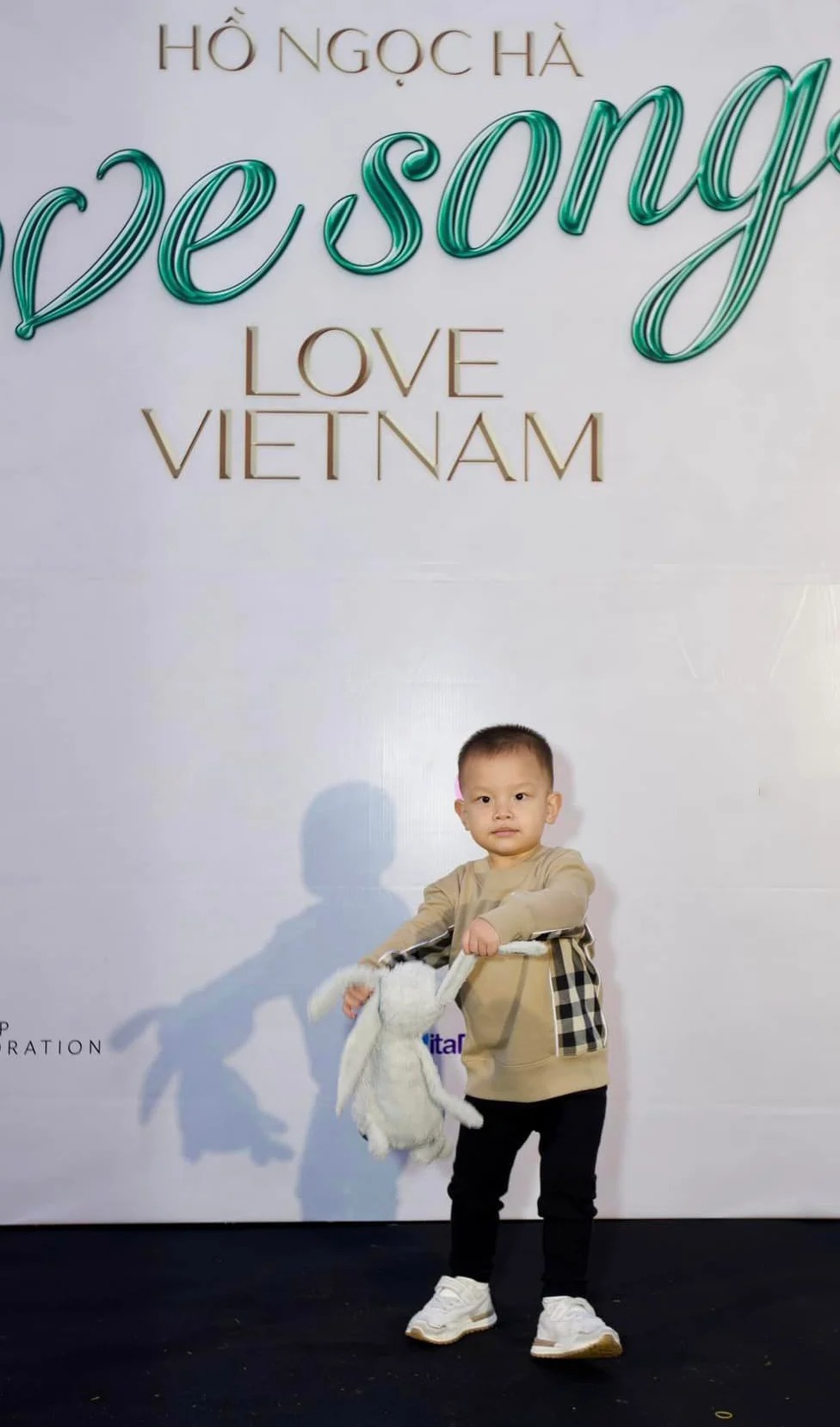 Biểu cảm đáng yêu của con trai út Hồ Ngọc Hà khiến nhiều người chú ý (Ảnh: BTC)