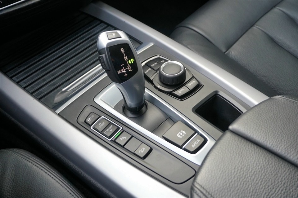 Cần gạt số của ô tô (Ảnh: Internet)