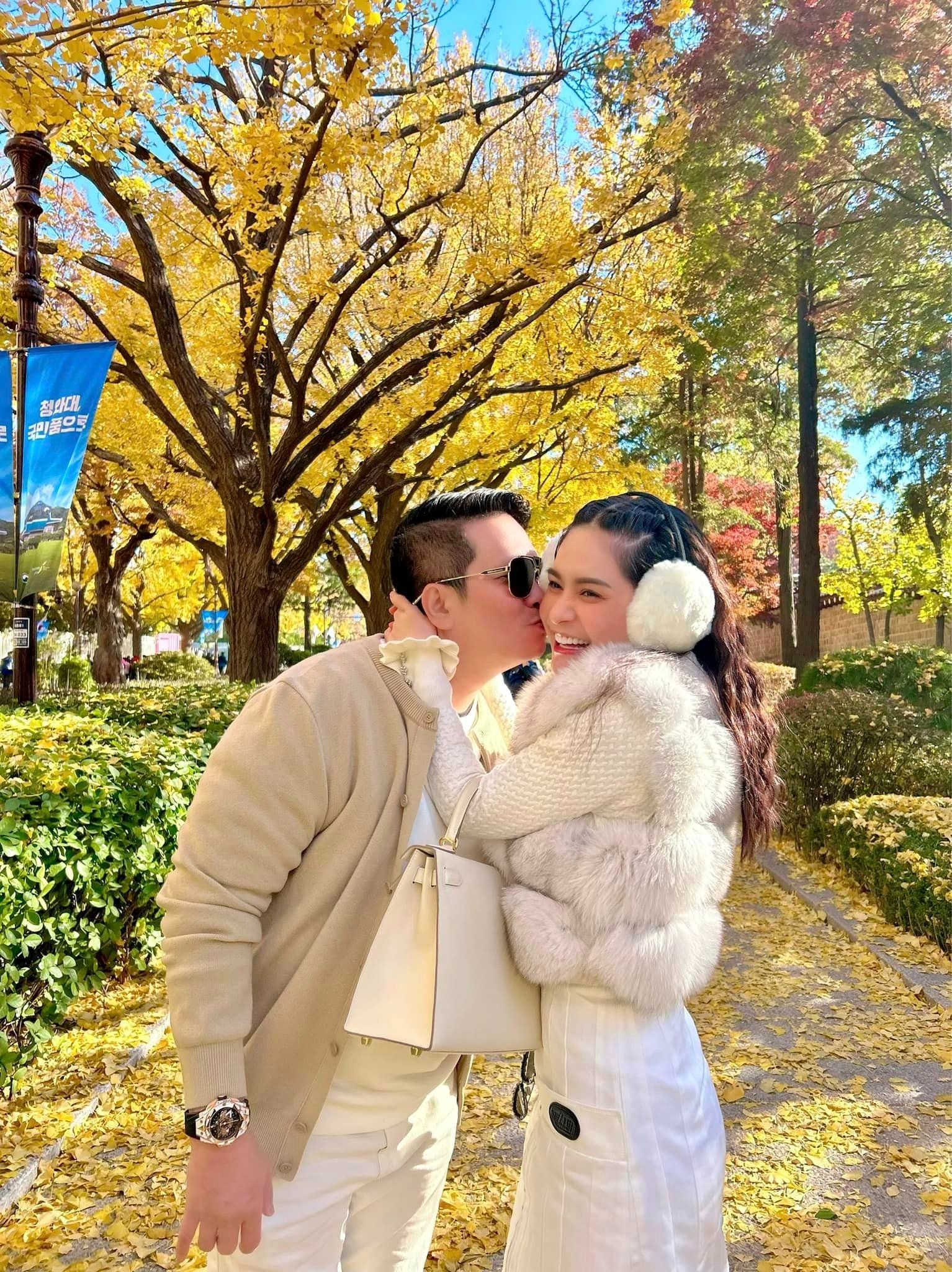 Vợ chồng doanh nhân Đoàn Di Băng (Ảnh: FBNV)