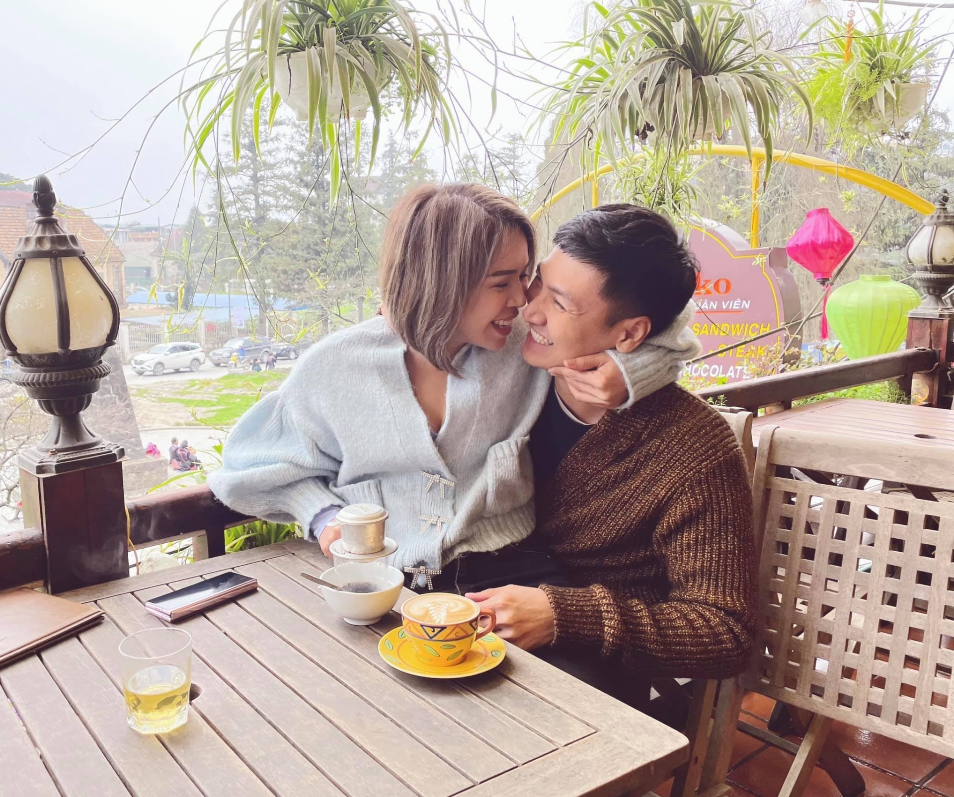 Vốn là nam diễn viên nổi tiếng trong vũ trụ phim VTV, 'nhất cử nhất động' của Mạnh Trường luôn nhận được sự quan tâm lớn từ phía công chúng (Ảnh: FBNV)