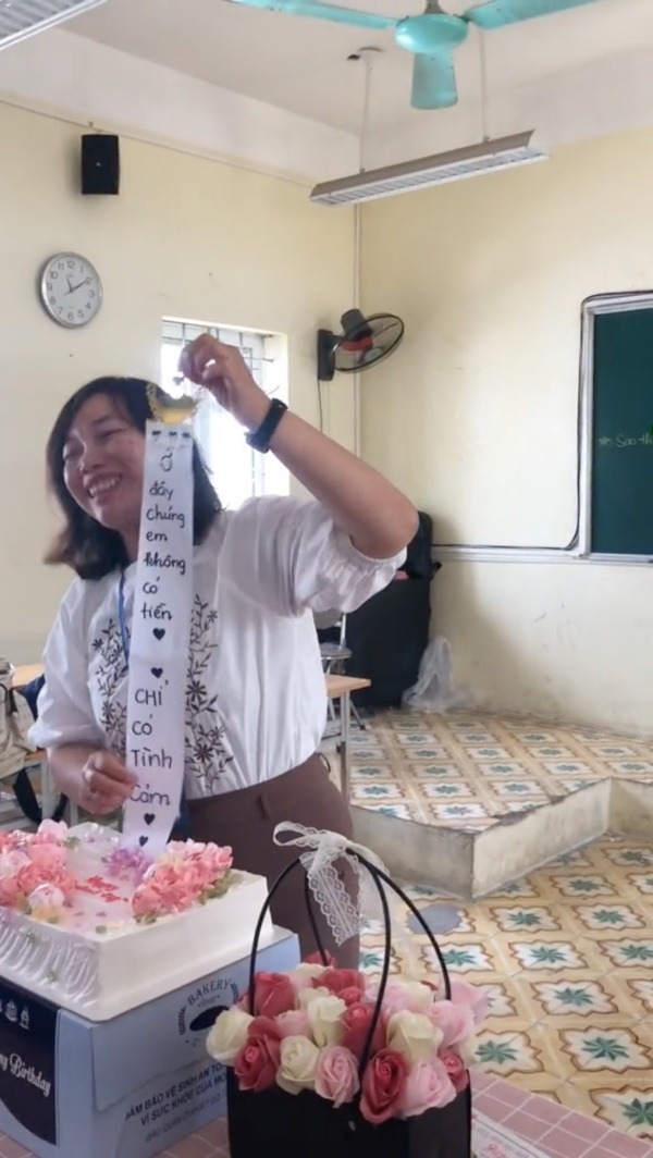 Món quà không có nhiều giá trị về mặt vật chất nhưng lại rất đong đầy tình cảm tinh thần (Ảnh: Chụp màn hình)
