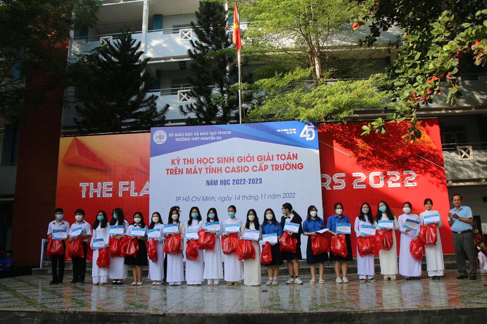 Học sinh Trường THPT Nguyễn Du trong một sự kiện tổ chức tại trường.