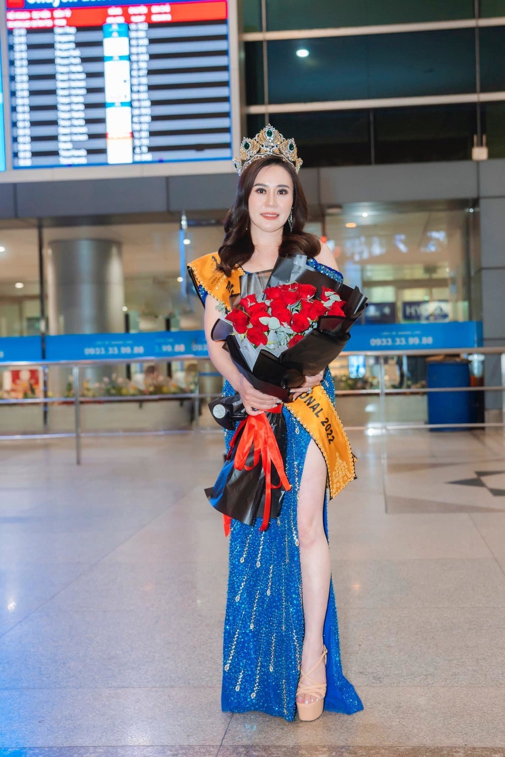 Hoa hậu Phan Kim Oanh trở về nước sau khi đăng quang (Ảnh: FBNV)