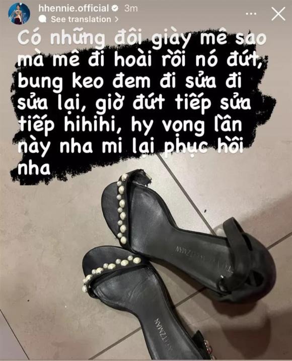 Hoa hậu H’Hen Niê khoe bộ sưu tập giày hiệu và tiết lộ thêm những sự thật (Ảnh: Chụp màn hình) Hoa hậu H’Hen Niê khoe bộ sưu tập giày hiệu và tiết lộ thêm những sự thật (Ảnh: Chụp màn hình)