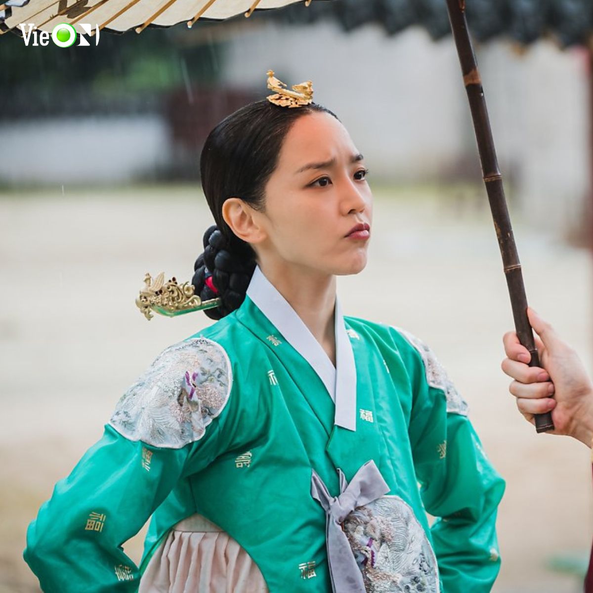 4 Hoàng hậu đình đám trong phim - Ảnh 4