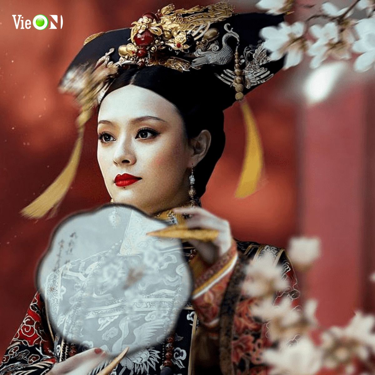 4 Hoàng hậu đình đám trong phim - Ảnh 2