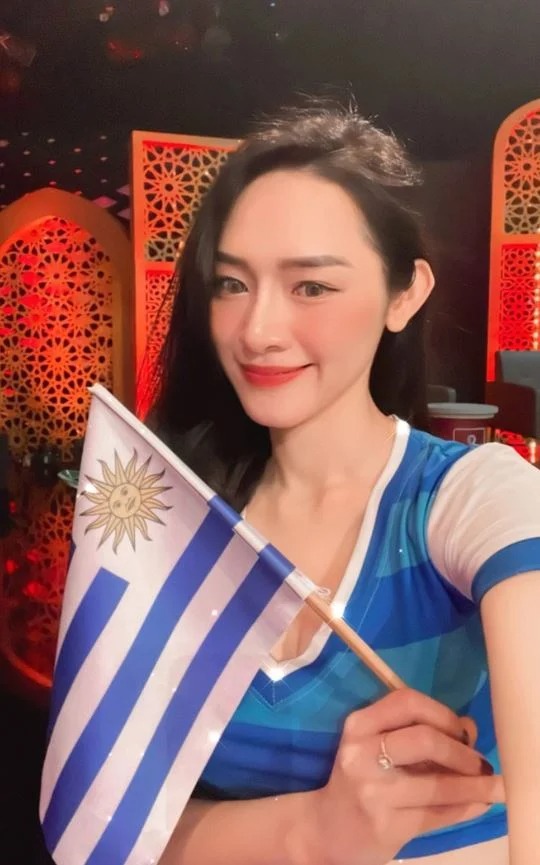 Thúy Huyền đại diện cho Uruguay (Ảnh: FBNV) Thúy Huyền đại diện cho Uruguay (Ảnh: FBNV)