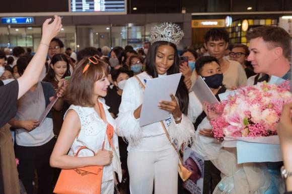 Đương kim Hoa hậu Siêu Quốc gia 2022 - Lalela Mswane nhận được sự chào đón nồng nhiệt của khán giả Việt Nam (Ảnh: Internet) Đương kim Hoa hậu Siêu Quốc gia 2022 - Lalela Mswane nhận được sự chào đón nồng nhiệt của khán giả Việt Nam (Ảnh: Internet)