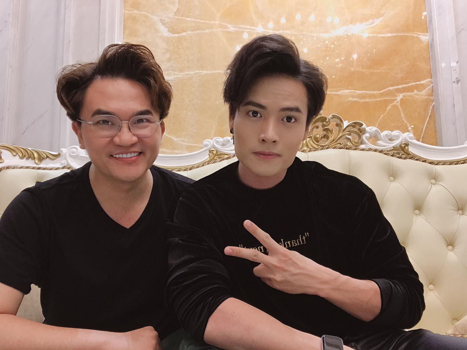 MC Đại Nghĩa - Võ Tấn Phát bị nghi hẹn hò, song người trong cuộc một mực lên tiếng phủ nhận (Ảnh: FBNV)