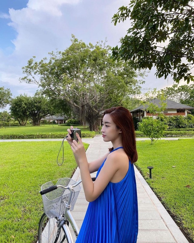 Bức ảnh được Đỗ Mỹ Linh chụp cách đây 2 năm cũng diện chiếc váy này (Ảnh: FBNV) Bức ảnh được Đỗ Mỹ Linh chụp cách đây 2 năm cũng diện chiếc váy này (Ảnh: FBNV)