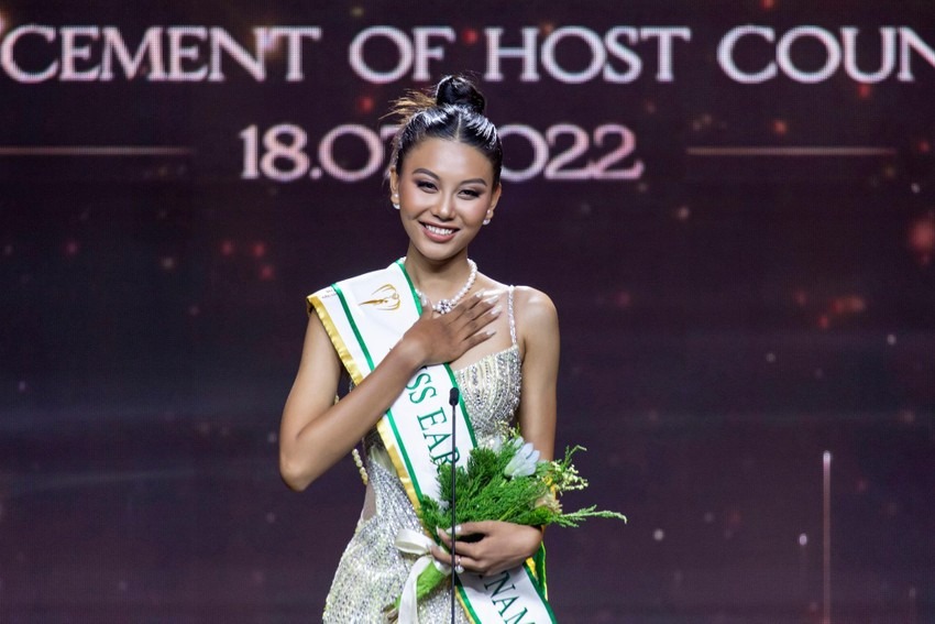 Thông thường các vị trí First face và vedette sẽ được 'chọn mặt gửi vàng' cho các sao hạng A, Hoa, Á hậu đình đám như: H'Hen Niê, Lương Thùy Linh, Đỗ Thị Hà,... Và lần này, Thạch Thu Thảo được phía NTK trao cơ hội (Ảnh: Internet) Thông thường các vị trí First face và vedette sẽ được 'chọn mặt gửi vàng' cho các sao hạng A, Hoa, Á hậu đình đám như: H'Hen Niê, Lương Thùy Linh, Đỗ Thị Hà,... Và lần này, Thạch Thu Thảo được phía NTK trao cơ hội (Ảnh: Internet)