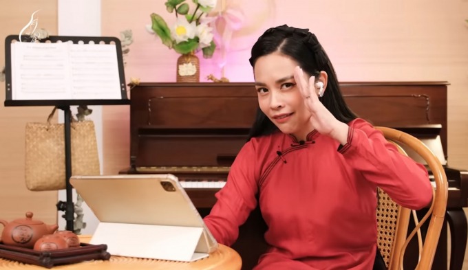 O Sen Ngọc Mai khẳng định thêm, bản thân mình không hề mắng Hương Giang, 'Cái này là Hương Giang đặt điều cho O nha!', cô chia sẻ. O Sen Ngọc Mai khẳng định thêm, bản thân mình không hề mắng Hương Giang, 'Cái này là Hương Giang đặt điều cho O nha!', cô chia sẻ.