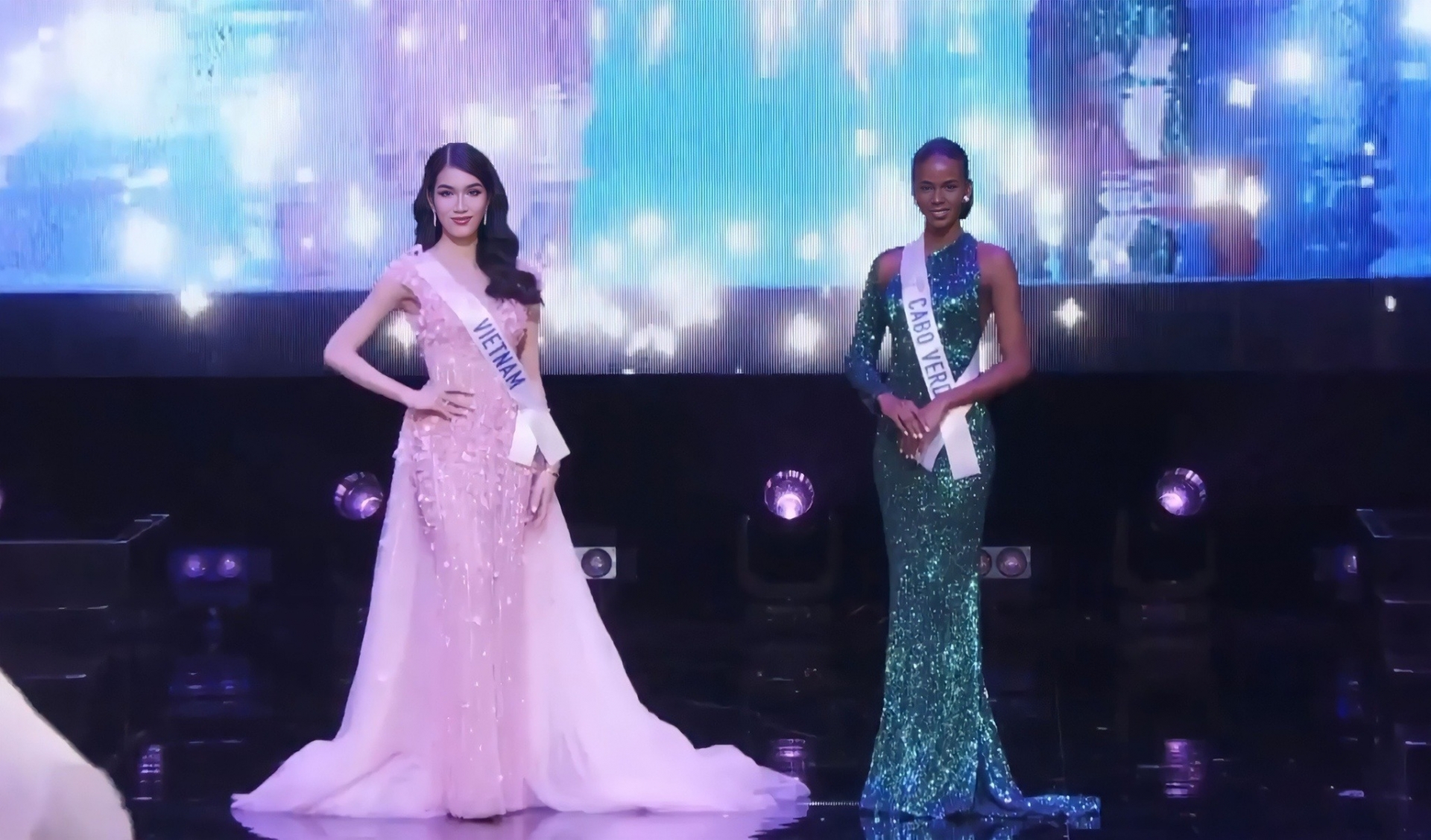 Phương Anh diện đầm dạ hội tại Miss International 2022 (Ảnh: Chụp màn hình)