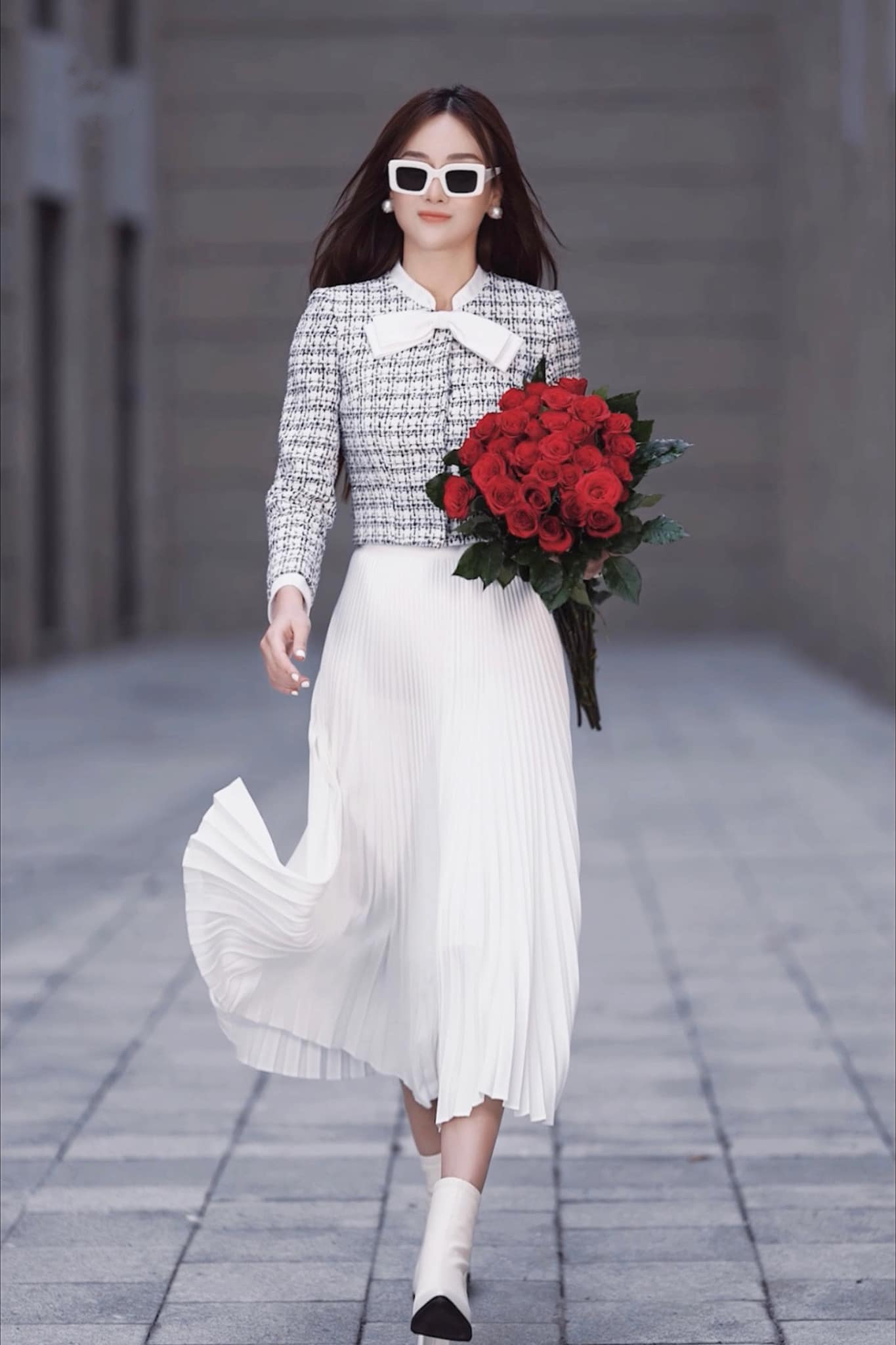 Nhan sắc xinh đẹp của Phương Oanh trong bộ ảnh mới khiến nhiều người chú ý (Ảnh: FBNV) Nhan sắc xinh đẹp của Phương Oanh trong bộ ảnh mới khiến nhiều người chú ý (Ảnh: FBNV)