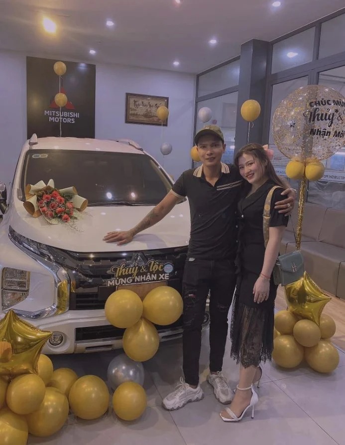 Chiếc xế hộp của Lộc Fuho tặng dành riêng cho bà xã (Ảnh: FBNV)