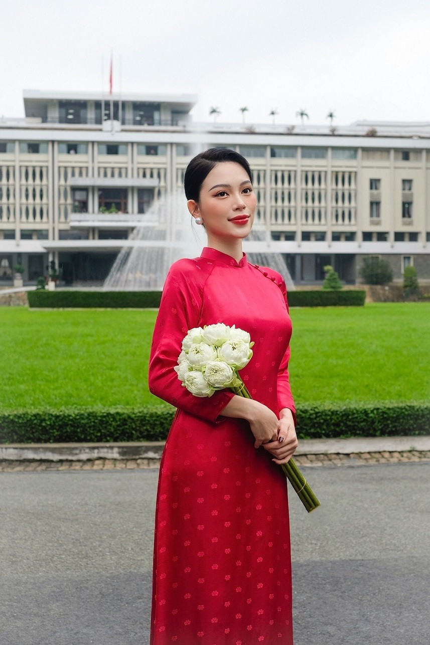 Linh Rin có những chia sẻ về cuộc sống chốn hào môn nhận được nhiều sự quan tâm lớn (Ảnh: FBNV)