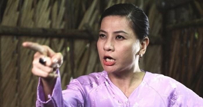 Cát Phượng ghi dấu ấn với khán giả trong vai Tư Mắm - người phụ nữ nham hiểm trong phim đình đám một thời 'Đất Phương Nam' (Ảnh: Chụp màn hình) Cát Phượng ghi dấu ấn với khán giả trong vai Tư Mắm - người phụ nữ nham hiểm trong phim đình đám một thời 'Đất Phương Nam' (Ảnh: Chụp màn hình)