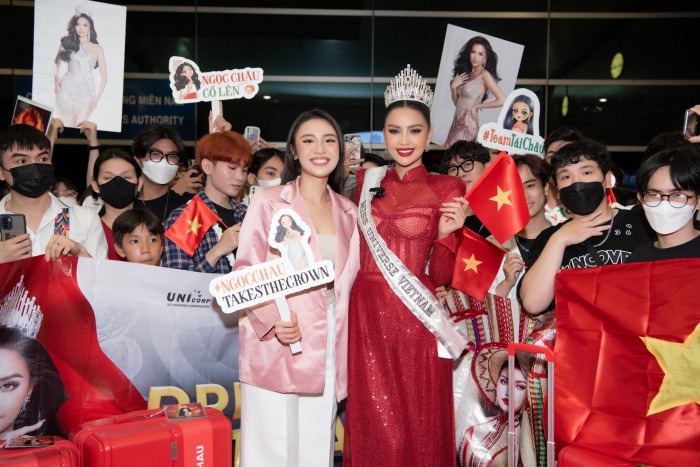 Bạn bè, đồng nghiệp và khán giả tiễn Ngọc Châu lên đường chinh chiến Miss Universe 2022 (Ảnh: FBNV) Bạn bè, đồng nghiệp và khán giả tiễn Ngọc Châu lên đường chinh chiến Miss Universe 2022 (Ảnh: FBNV)
