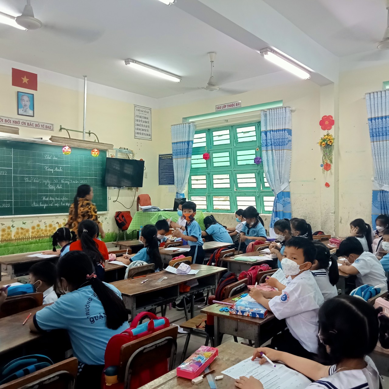 Học sinh khối tiểu học đang học bài tại trường. (Ảnh: Nguyễn Lành).