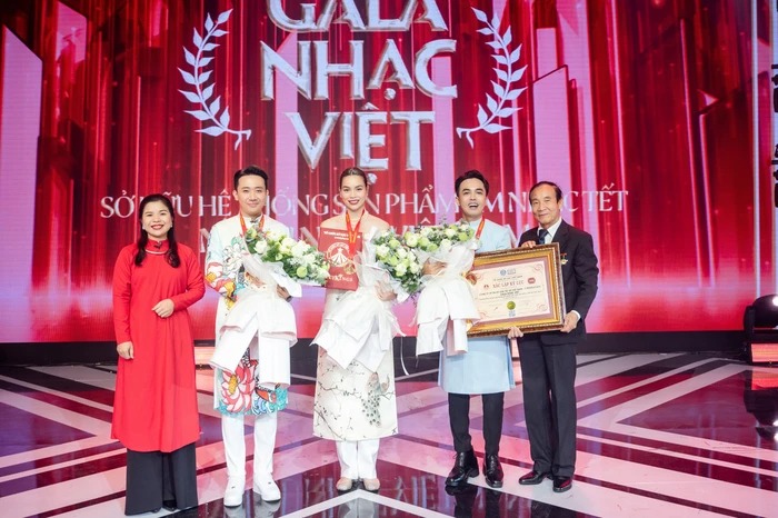 Gala nhạc Việt là chương trình nhận được sự quan tâm, dõi theo từ phía khán giả (Ảnh: FBNV) Gala nhạc Việt là chương trình nhận được sự quan tâm, dõi theo từ phía khán giả (Ảnh: FBNV)
