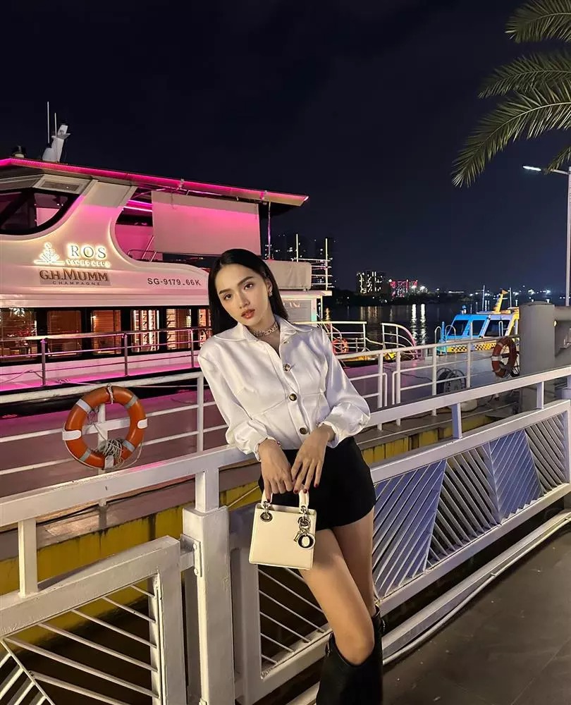 Nhiều bạn bè, đồng nghiệp đã gửi những lời chúc mừng đến Hương Giang (Ảnh: FBNV) Nhiều bạn bè, đồng nghiệp đã gửi những lời chúc mừng đến Hương Giang (Ảnh: FBNV)