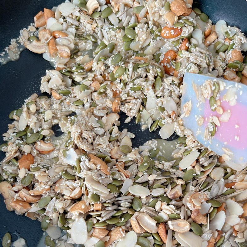 Cách làm bánh thuyền hạt bằng nồi chiên không dầu đơn giản, dễ làm - Ảnh 4 Cách làm bánh thuyền hạt bằng nồi chiên không dầu đơn giản, dễ làm - Ảnh 4