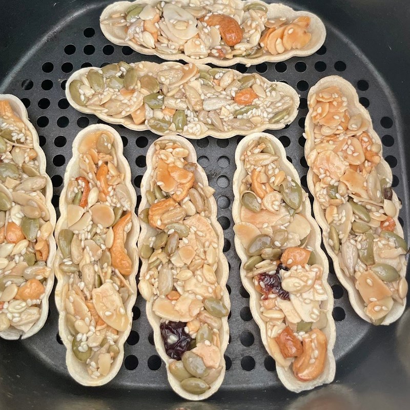 Cách làm bánh thuyền hạt bằng nồi chiên không dầu đơn giản, dễ làm - Ảnh 6 Cách làm bánh thuyền hạt bằng nồi chiên không dầu đơn giản, dễ làm - Ảnh 6
