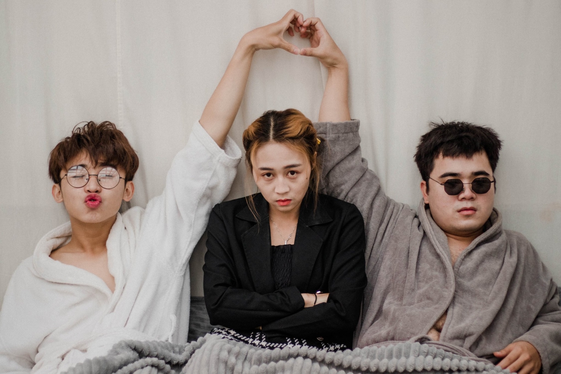 Bông Tím là ai? Bông Tím bị bạn trai lừa dối, lợi dụng hình ảnh, khẳng định yêu 'trai đểu'  - Ảnh 1