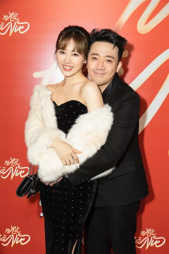 Trấn Thành tình tứ bên Hari Won. Anh đã khóc, mắt đỏ hoe (Ảnh: BTC) Trấn Thành tình tứ bên Hari Won. Anh đã khóc, mắt đỏ hoe (Ảnh: BTC)