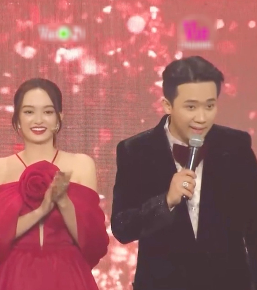 Trấn Thành cho rằng, có lẽ Thúy Ngân đã có bạn trai nên mới xác nhận chuyện sẽ kết hôn trong năm nay (Ảnh: Chụp màn hình)