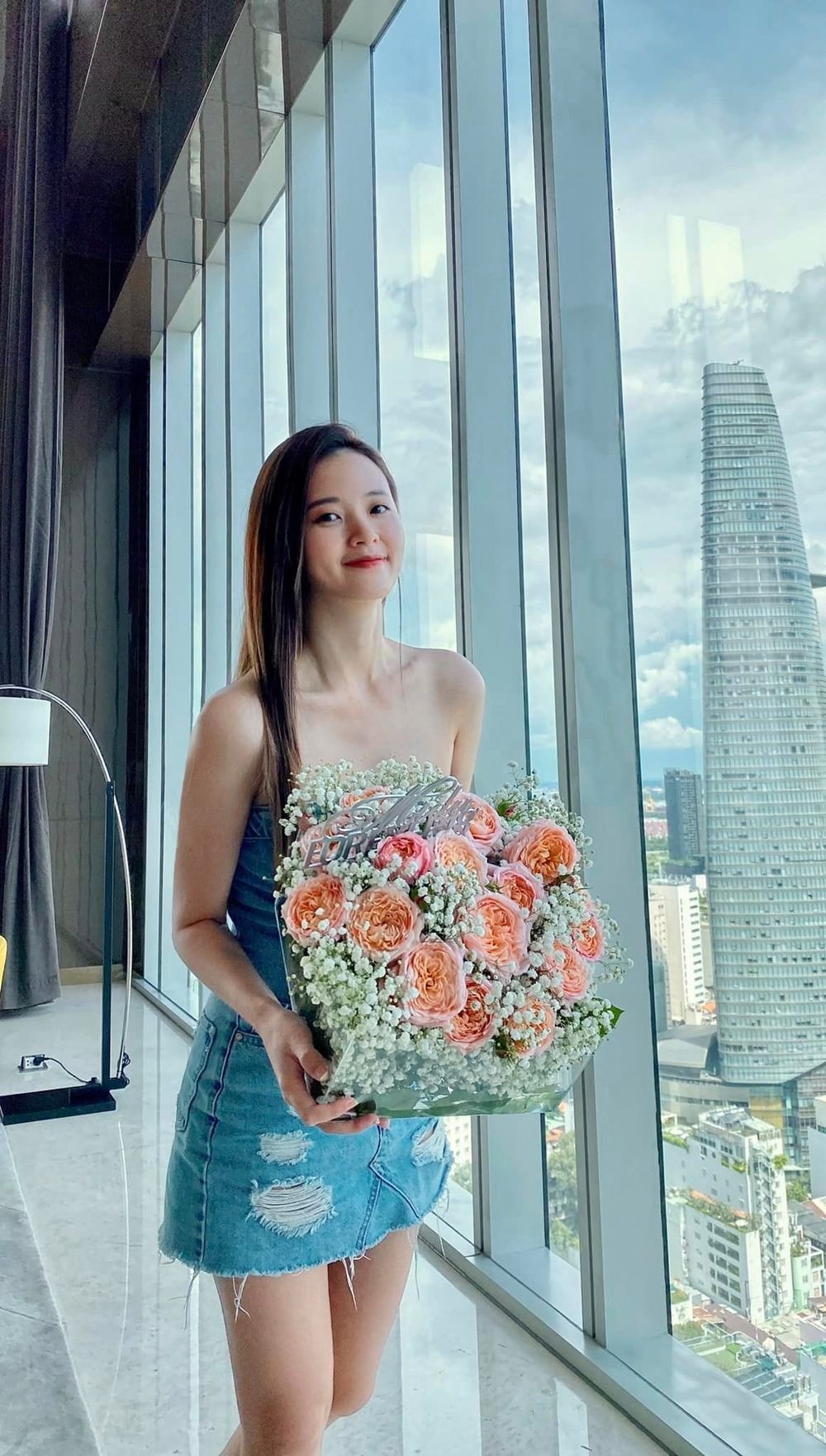 Midu luôn biết lựa chọn trang phục phù hợp với môi trường mà bản thân mình đến (Ảnh: FBNV)