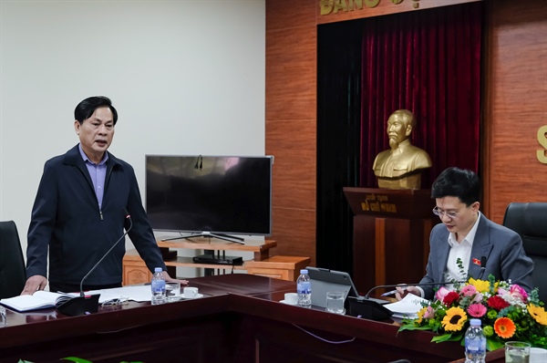 PGS.TS Nguyễn Đình Thi - Hiệu trưởng Trường ĐH Sân khấu Điện ảnh Hà Nội tại buổi làm việc với Ủy ban Văn hóa, Giáo dục của Quốc hội.