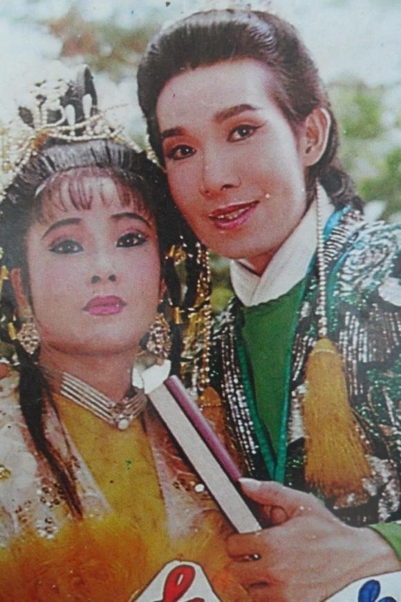 Nghệ sĩ Vũ Linh và em gái Hồng Nhung (Ảnh: FBNV) Nghệ sĩ Vũ Linh và em gái Hồng Nhung (Ảnh: FBNV)