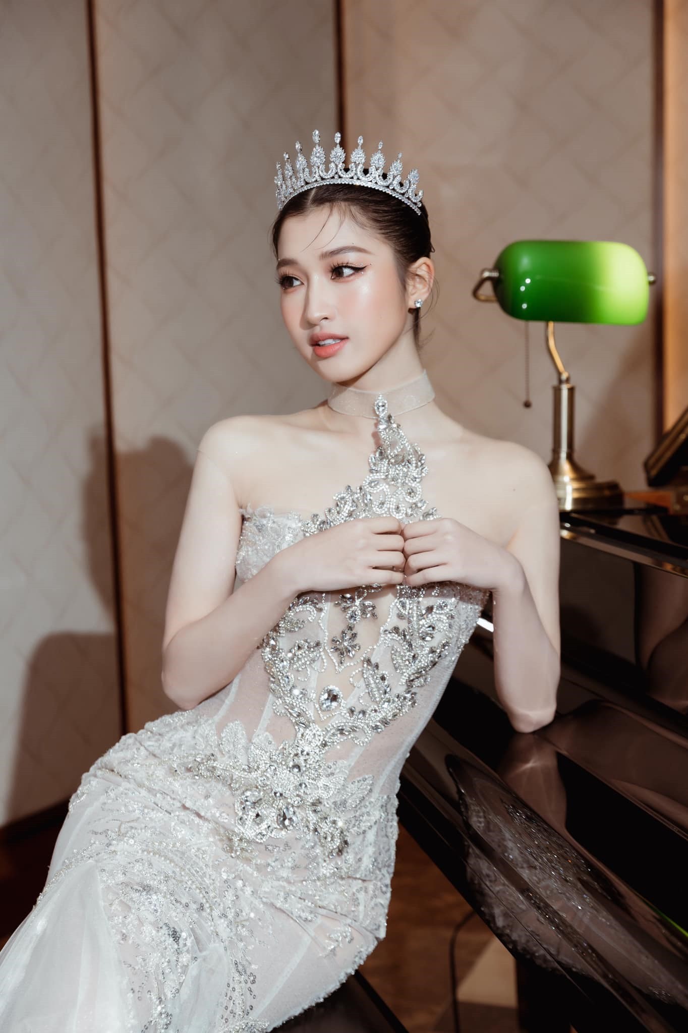 Á hậu Phương Nhi bị nghi cố tình diễn để lôi kéo fan 5 Á hậu Phương Nhi bị nghi cố tình diễn để lôi kéo fan 5