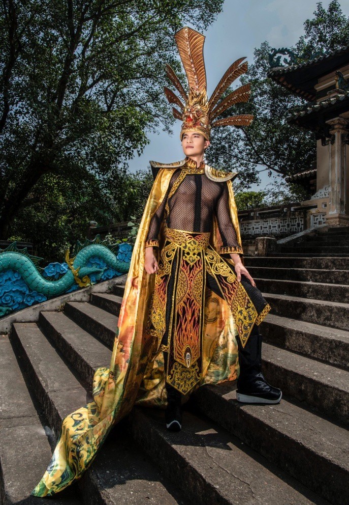Bộ trang phục dân tộc của Huỳnh Võ Hoàng Sơn