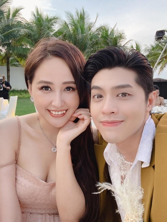 Trên mạng xã hội, Mai Phương Thúy và Noo Phước Thịnh không ngần ngại bày tỏ sự thân mật và tình cảm, họ còn gọi yêu nhau là 'vợ chồng'. (Ảnh: FBNV) Trên mạng xã hội, Mai Phương Thúy và Noo Phước Thịnh không ngần ngại bày tỏ sự thân mật và tình cảm, họ còn gọi yêu nhau là 'vợ chồng'. (Ảnh: FBNV)