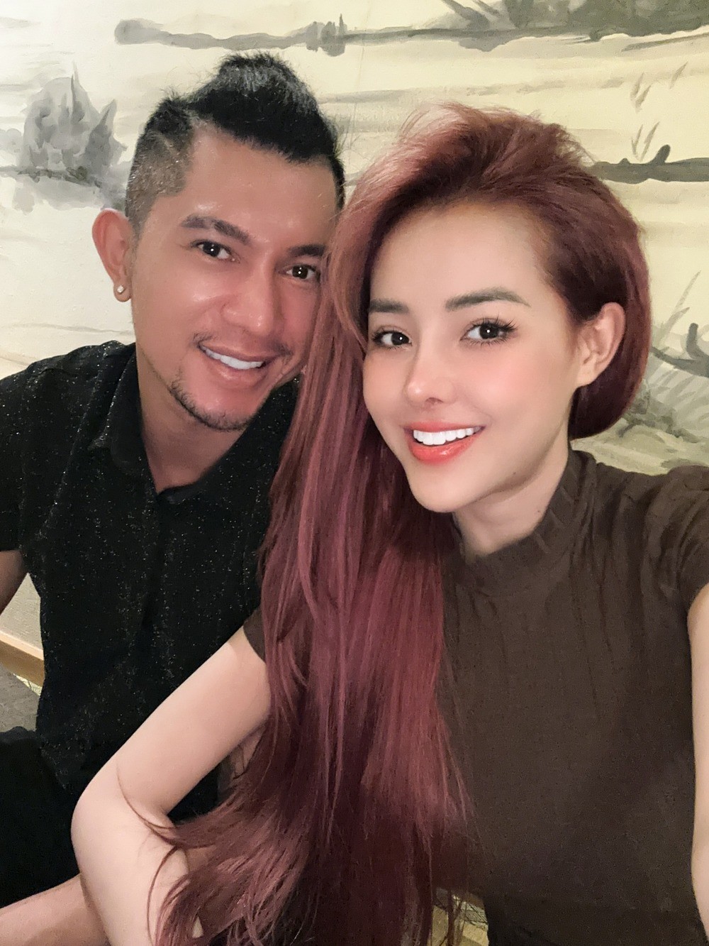 Cặp đôi muốn dạy con mặt dày để không bị ảnh hưởng bởi bình luận tiêu cực. (Ảnh: FBNV) Cặp đôi muốn dạy con mặt dày để không bị ảnh hưởng bởi bình luận tiêu cực. (Ảnh: FBNV)